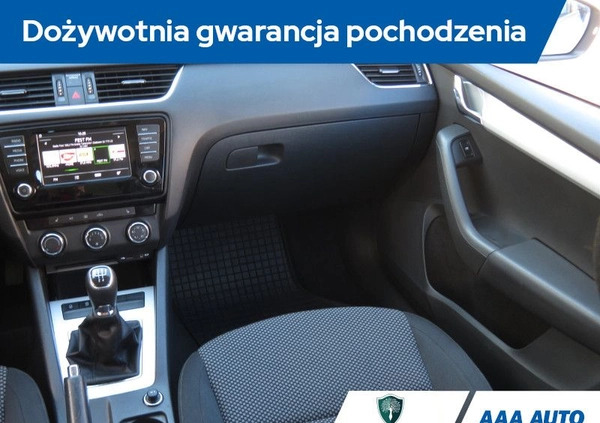 Skoda Octavia cena 35000 przebieg: 238818, rok produkcji 2015 z Wołomin małe 154